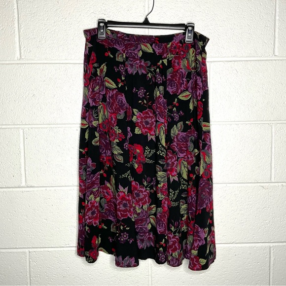White Stag Dresses & Skirts - < Vintage White Stag Floral Midi Skirt >